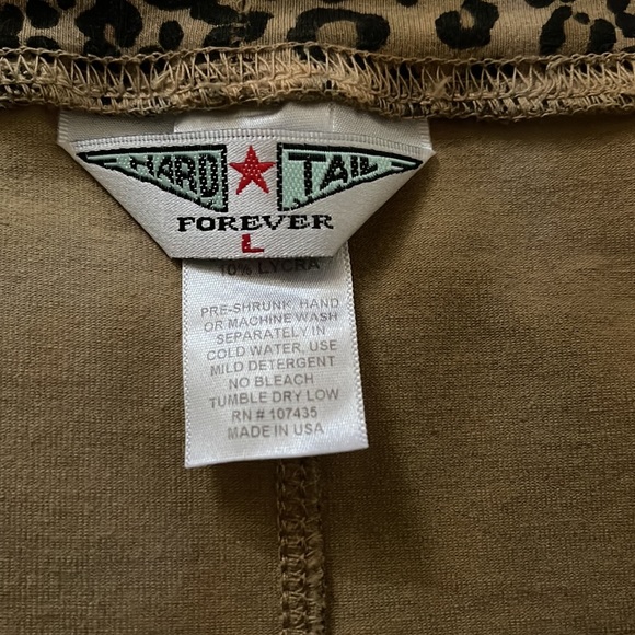 Hard tail leopard cotton stretch skirt. 23 inches from waist to bottom. - Picture 2 of 4